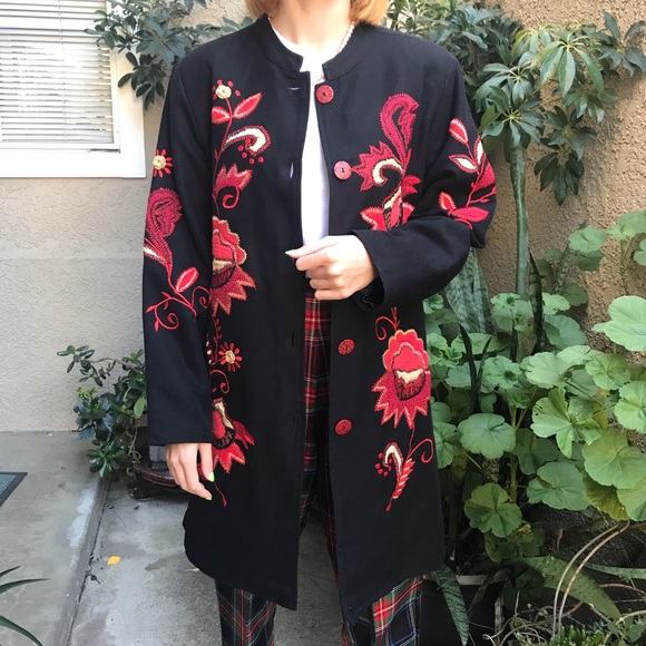 New vintage black cotton coat with bright red embroidery - Picture 5 of 13